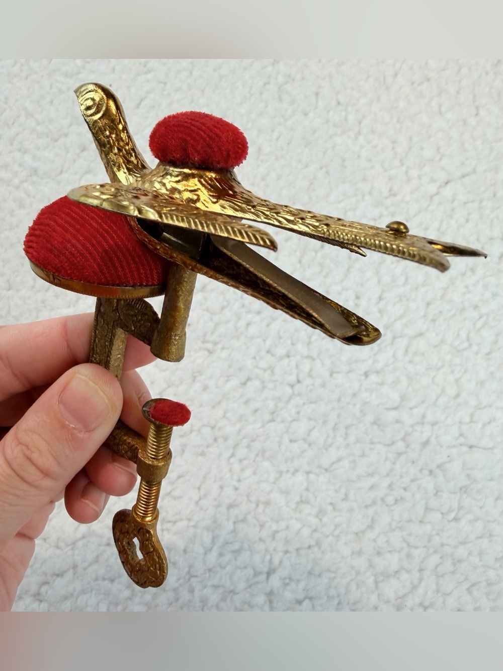 (VTG) Japanese Gold-Tone Ornate Bird Sewing Clamp with Red Pin Cushions, OS - Picture 13 of 16